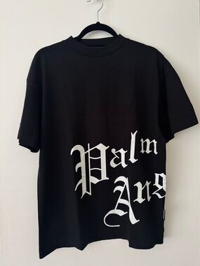 Palm Angels Goth Logo
T-Shirt | Black | Medium |
P2P: 21"